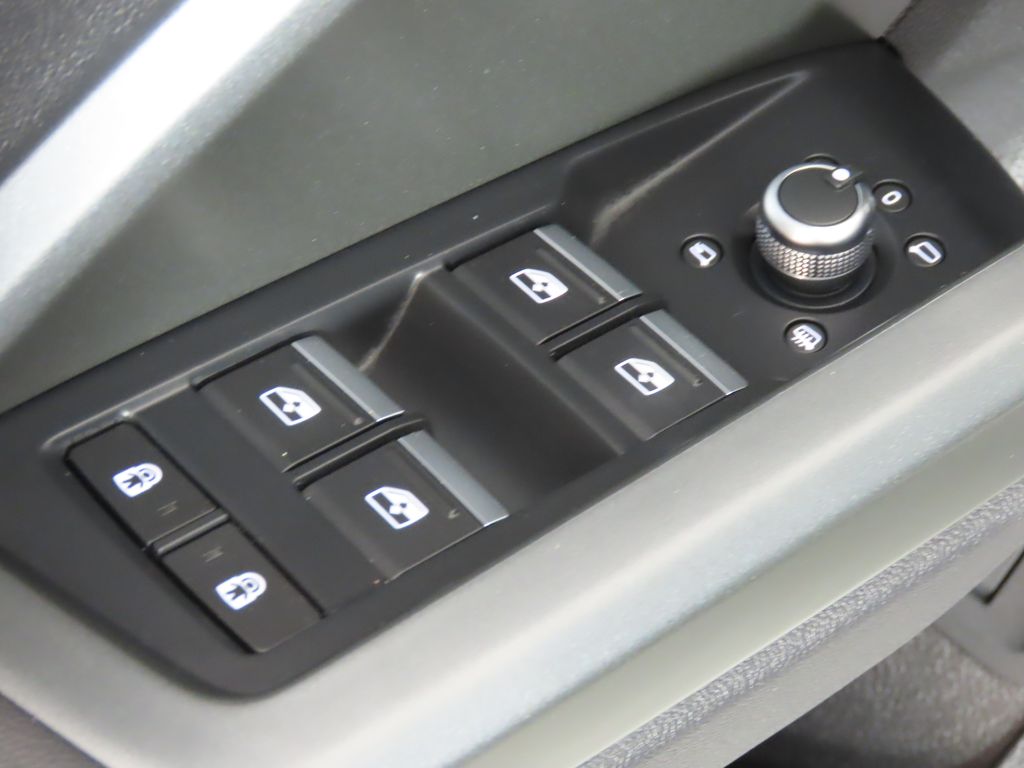 Thumbnail: 2025 Audi Q3 - 31