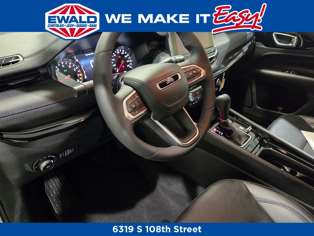 2025 Jeep Compass Latitude photo