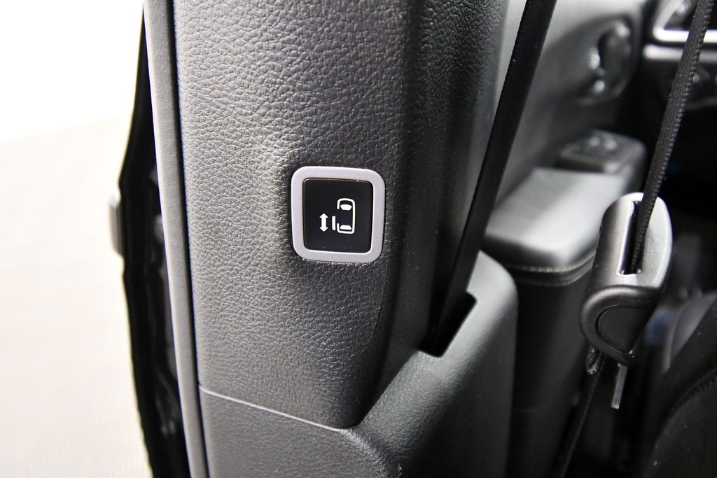 Used 2025 Chrysler Pacifica Van