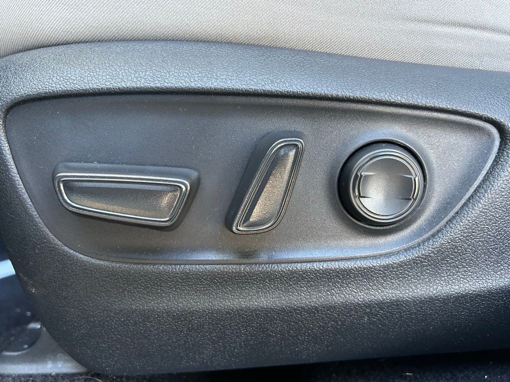 Thumbnail: 2024 Toyota RAV4 - 16