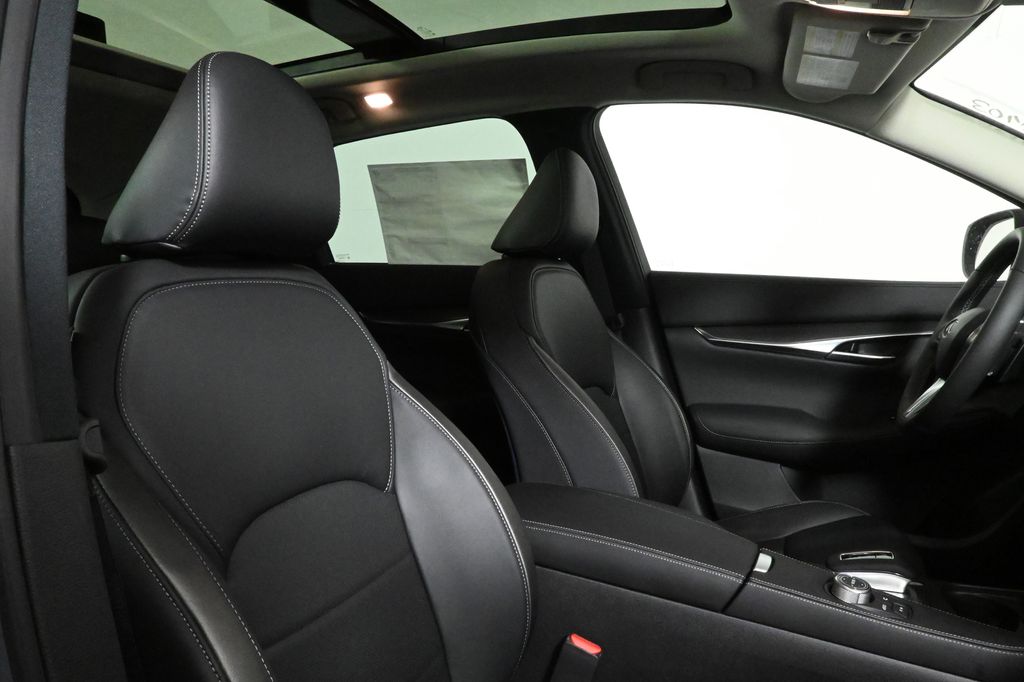 Thumbnail: 2025 INFINITI QX50 - 25