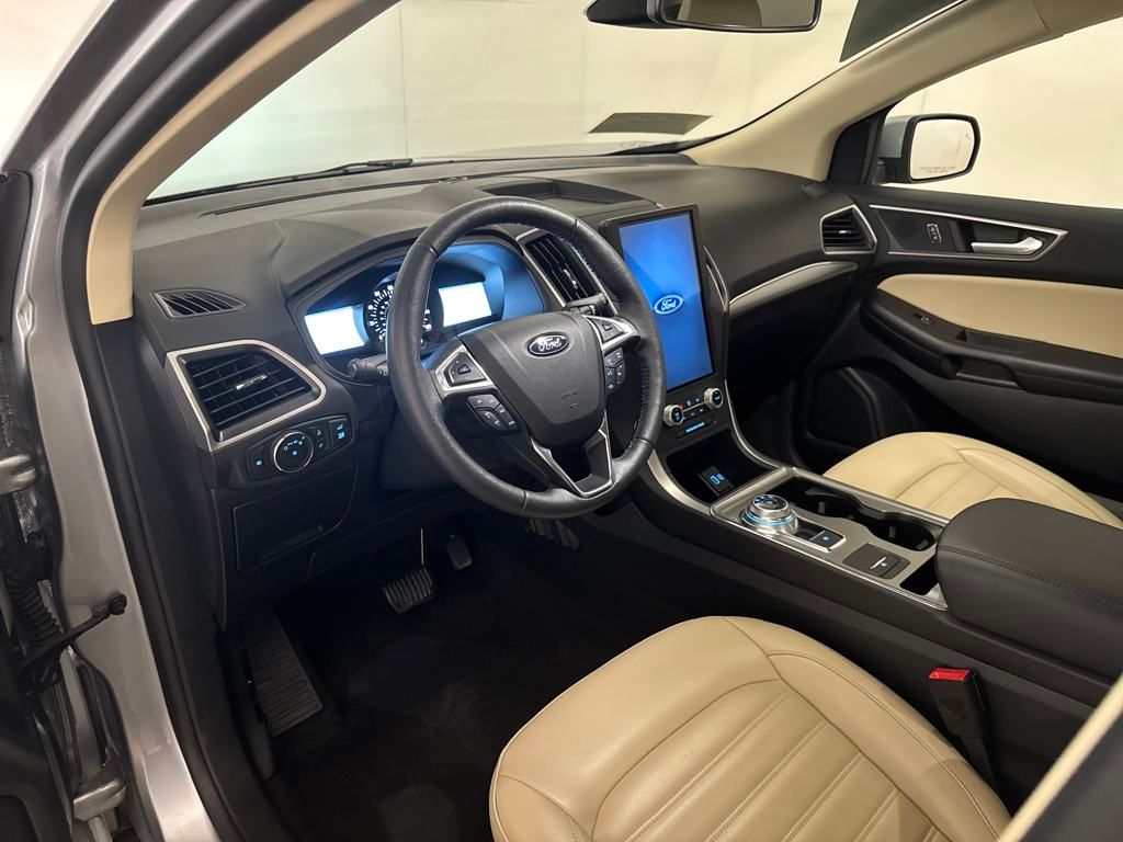 2022 Ford Edge SEL photo 3