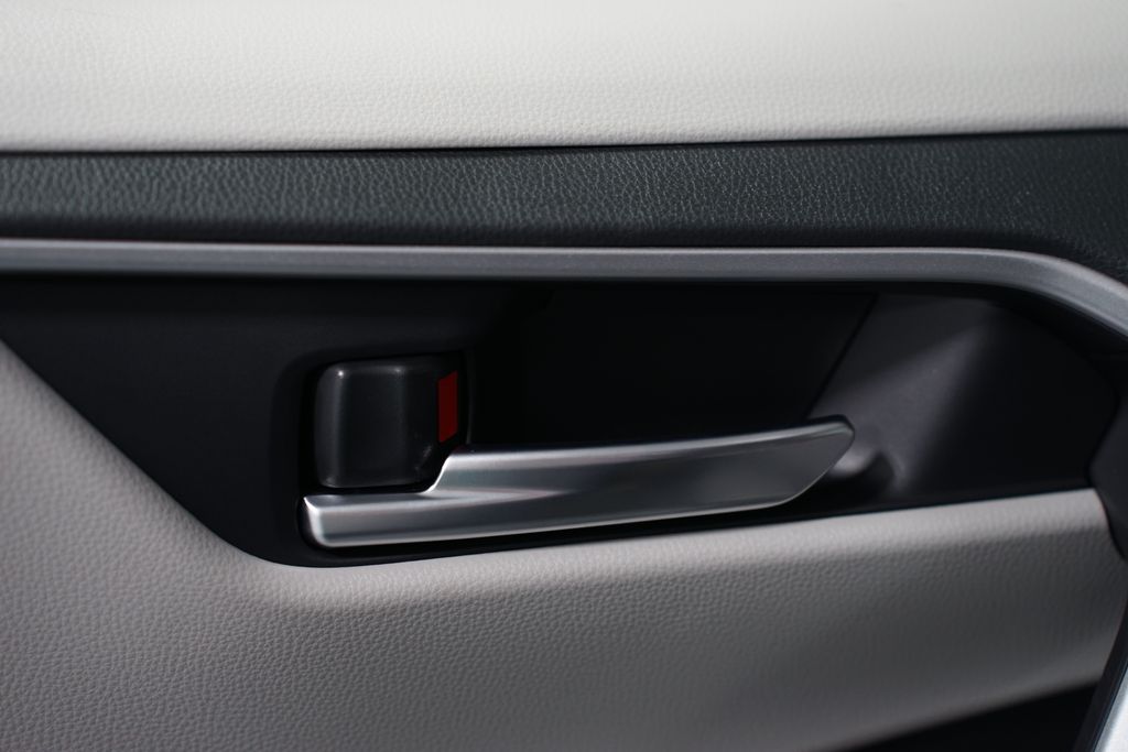 Thumbnail: 2025 Toyota RAV4 - 32