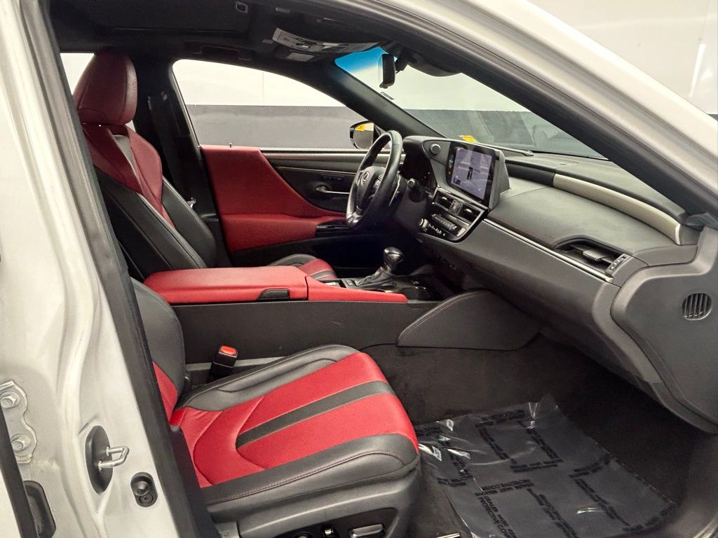 Used 2023 White Lexus 300h image 25