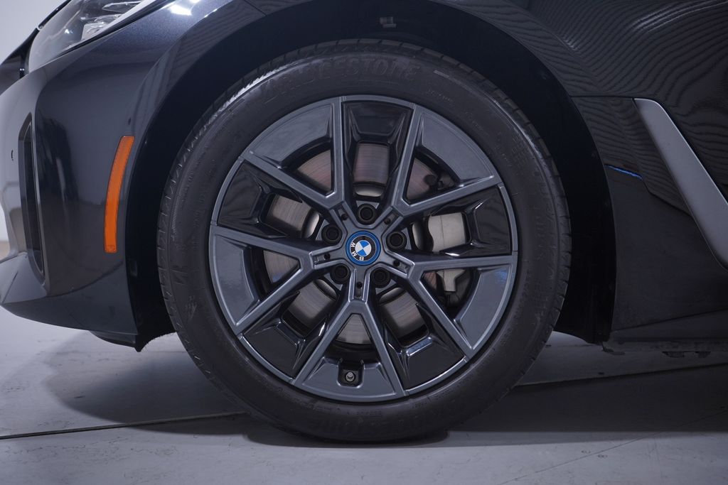 Thumbnail: 2023 BMW i4 - 2