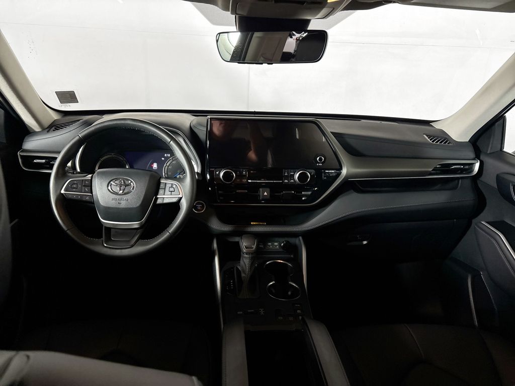 2024 Toyota Highlander Hybrid XLE