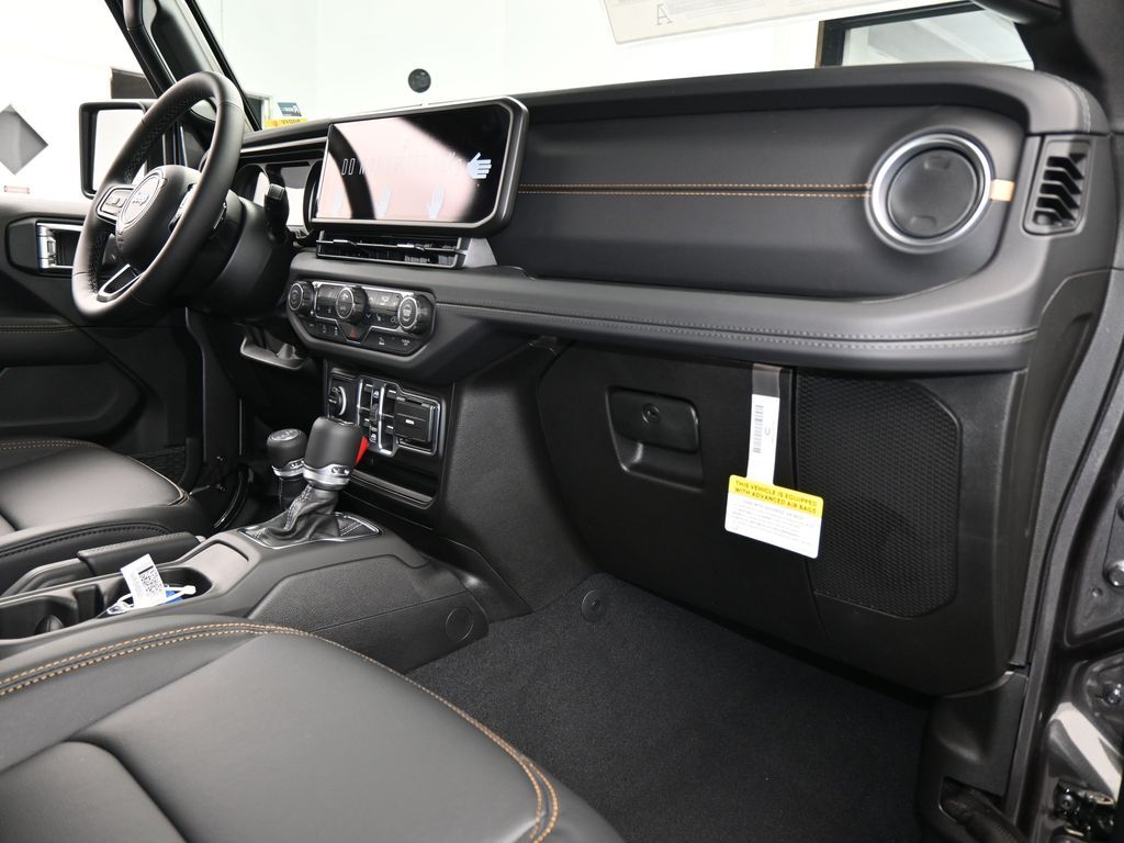 New 2026 Granite Crystal Metallic Clearcoat Jeep Sahara image 40