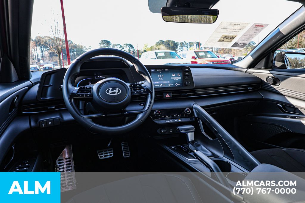 Used 2025 Red Hyundai SEL Sport image 28