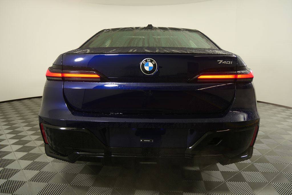 Thumbnail: 2026 BMW 7 Series - 4