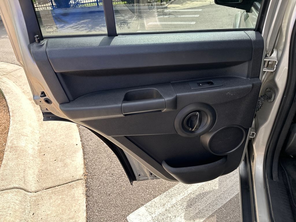 Used Car 2008 Jeep Commander  Sport For Sale Under $10,000 In Austin, Texas