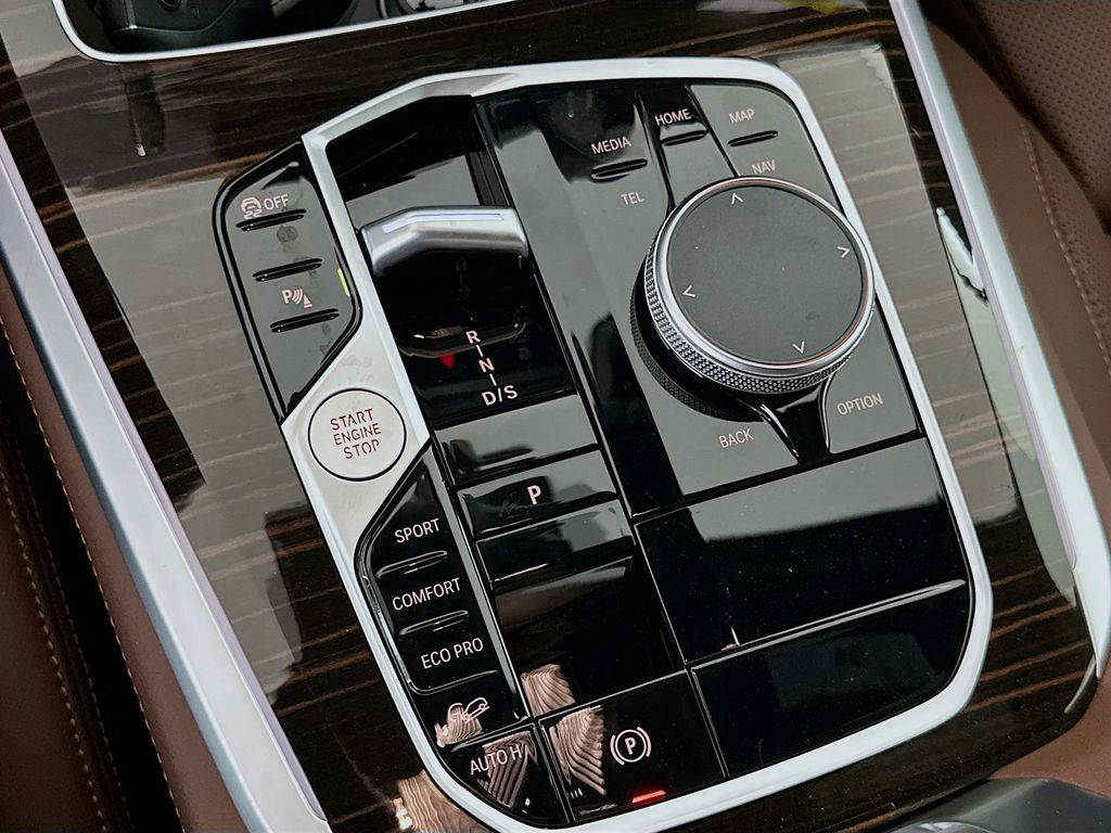 Thumbnail: 2026 BMW X5 - 15