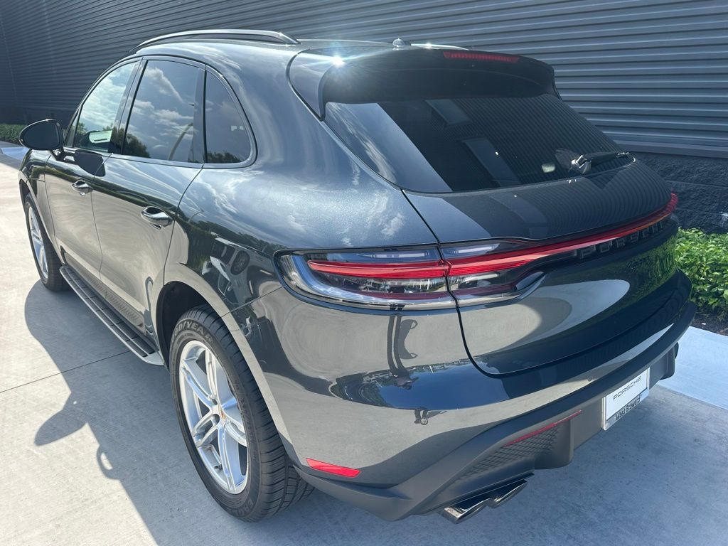 Thumbnail: 2025 Porsche Macan - 3