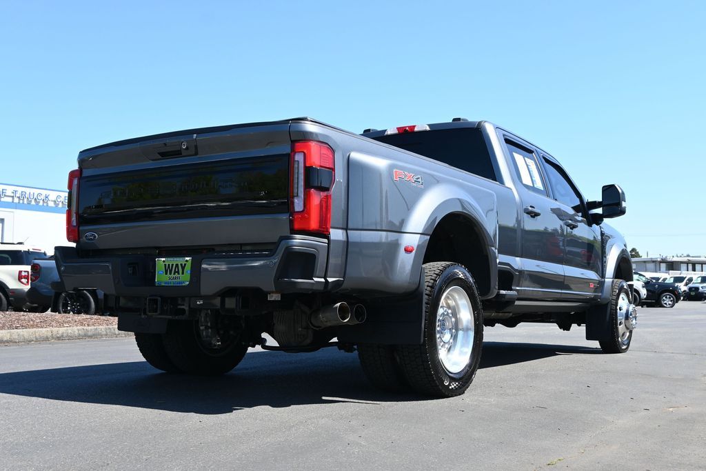 2025 Ford F-450 Super Duty Platinum
