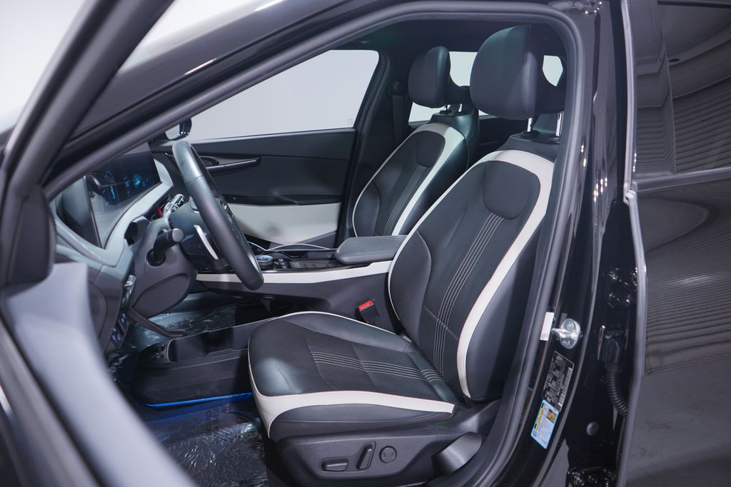 Thumbnail: 2022 Kia EV6 - 7