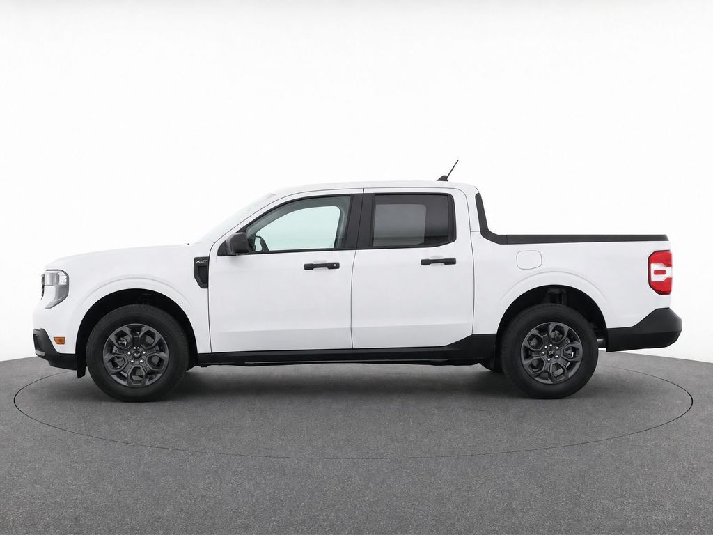 New 2026 Oxford White Ford XLT image 7