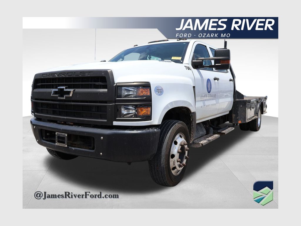 Summit White 2019 Chevrolet Silverado 6500HD Pickup Truck 6-Speed Automatic