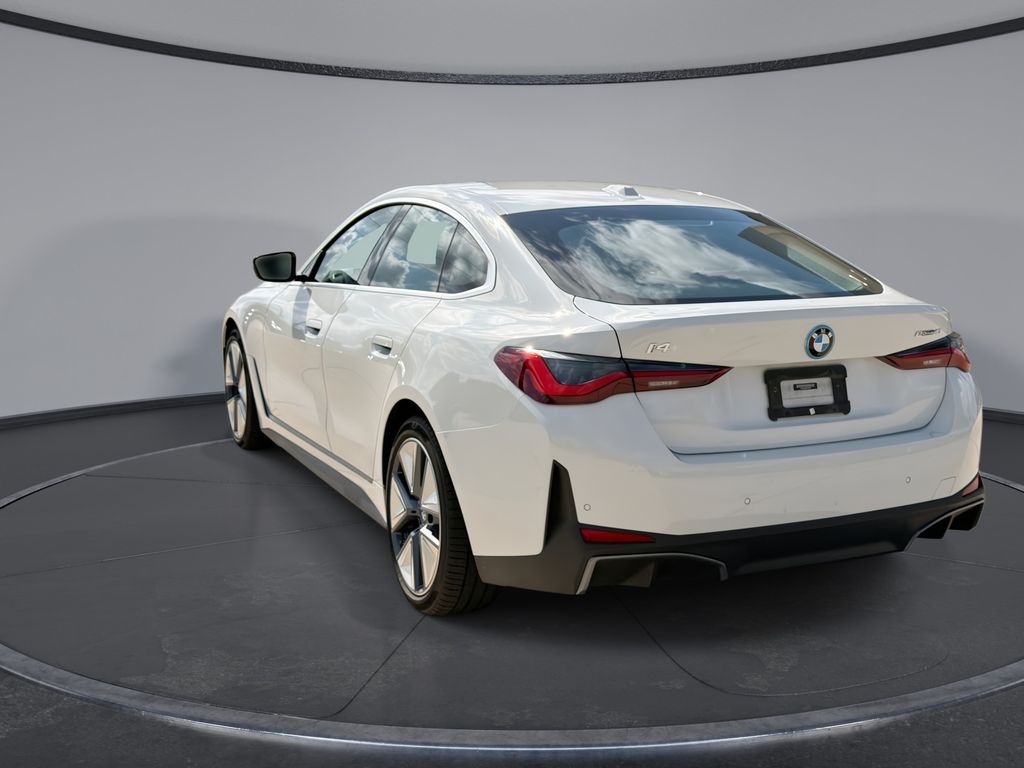 Thumbnail: 2023 BMW i4 - 10
