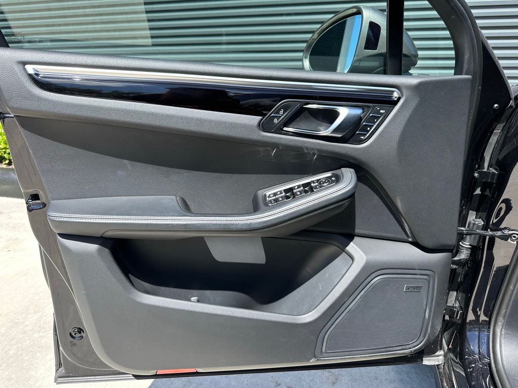 Thumbnail: 2023 Porsche Macan - 18