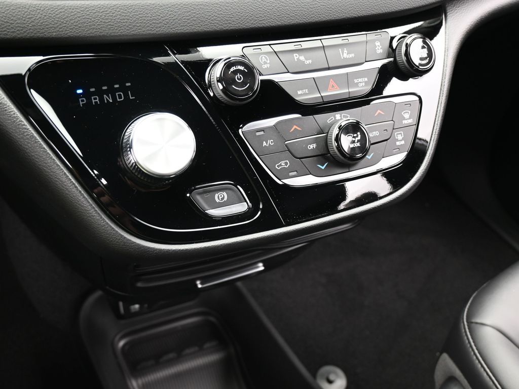 New 2026 Silver Mist Clearcoat Chrysler LX image 17