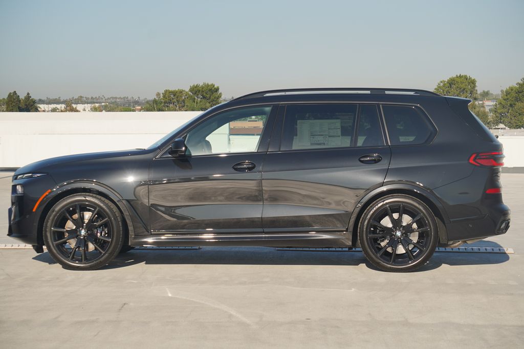 Thumbnail: 2026 BMW X7 - 4