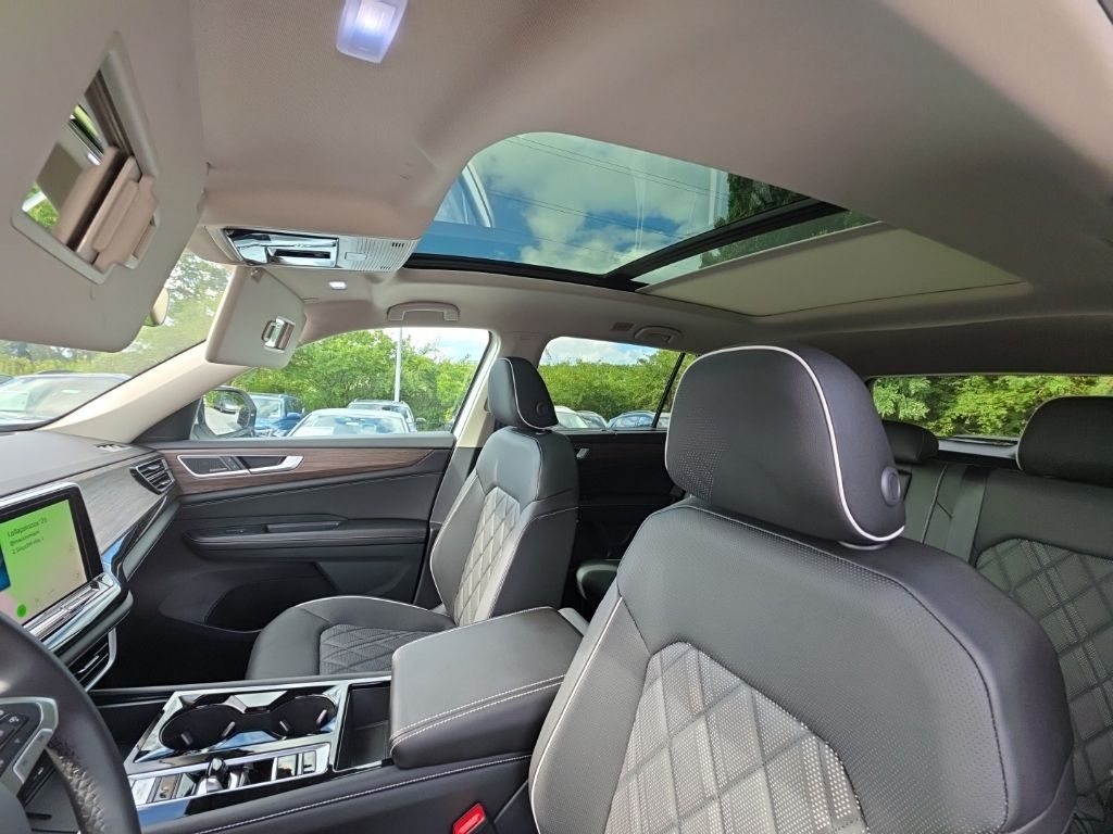 2026 Volkswagen Atlas 2.0T SEL Premium R-Line White/off-white at Auto Express Mitsubishi