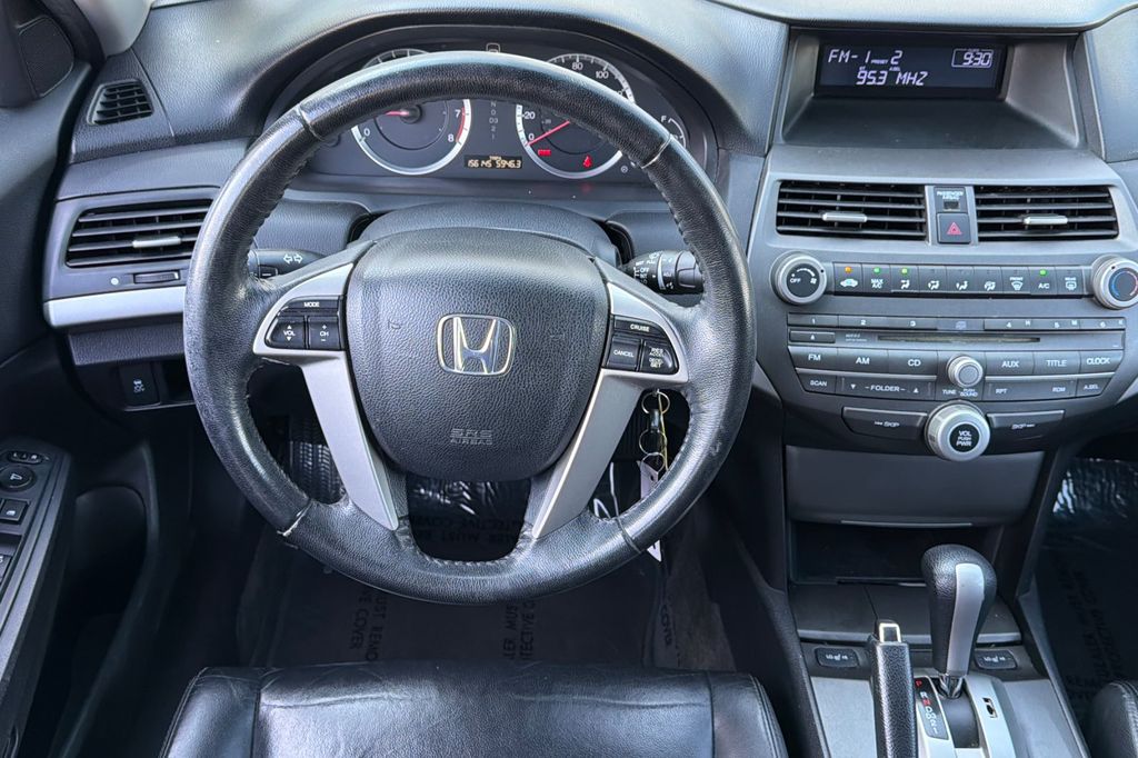 Used 2011 Alabaster Silver Metallic Honda SE image 16