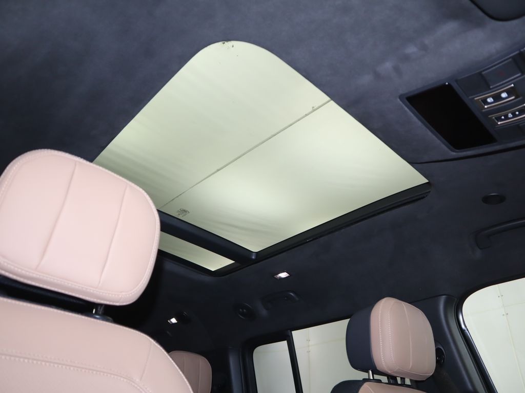 Thumbnail: 2025 Land Rover Defender - 18