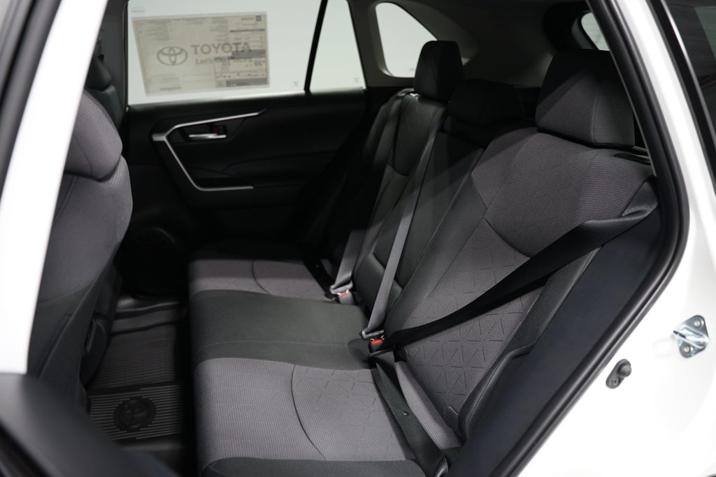 2025 Toyota RAV4 XLE 29