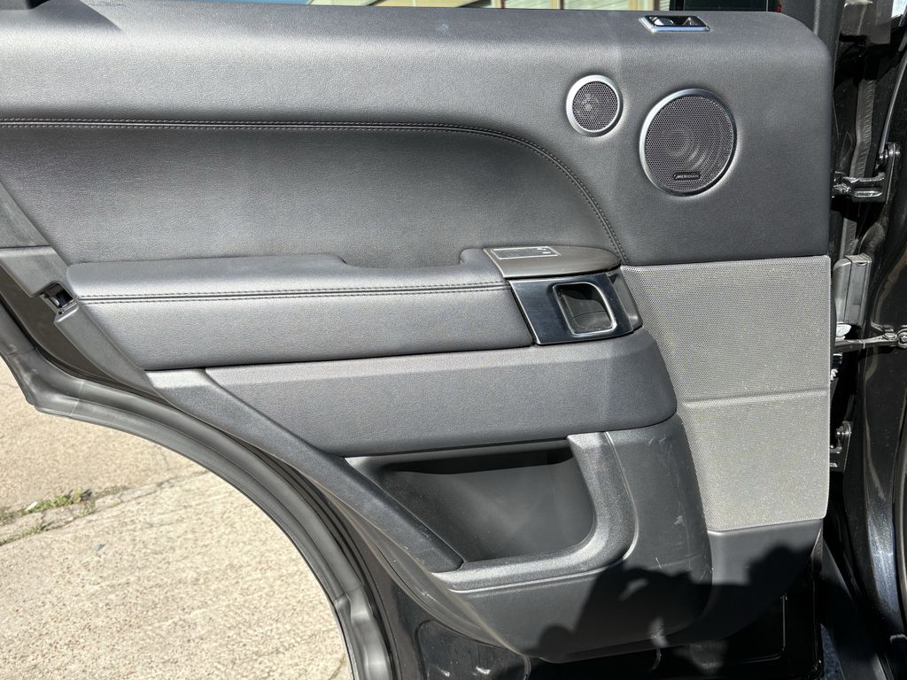 Used 2018 Black Land Rover SE image 22