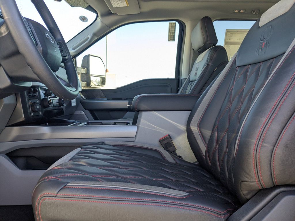 2026 Ford F-250 Super Duty Black Widow