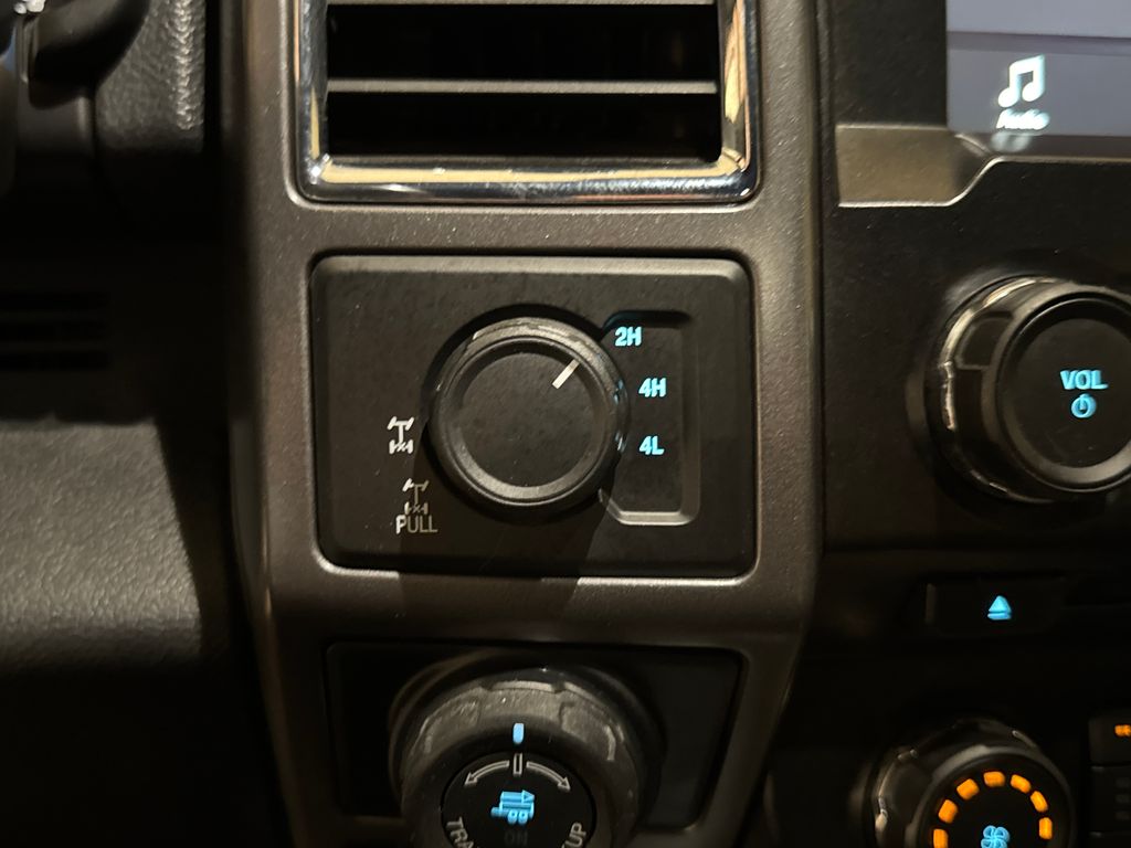 Used 2016  Ford  image 27
