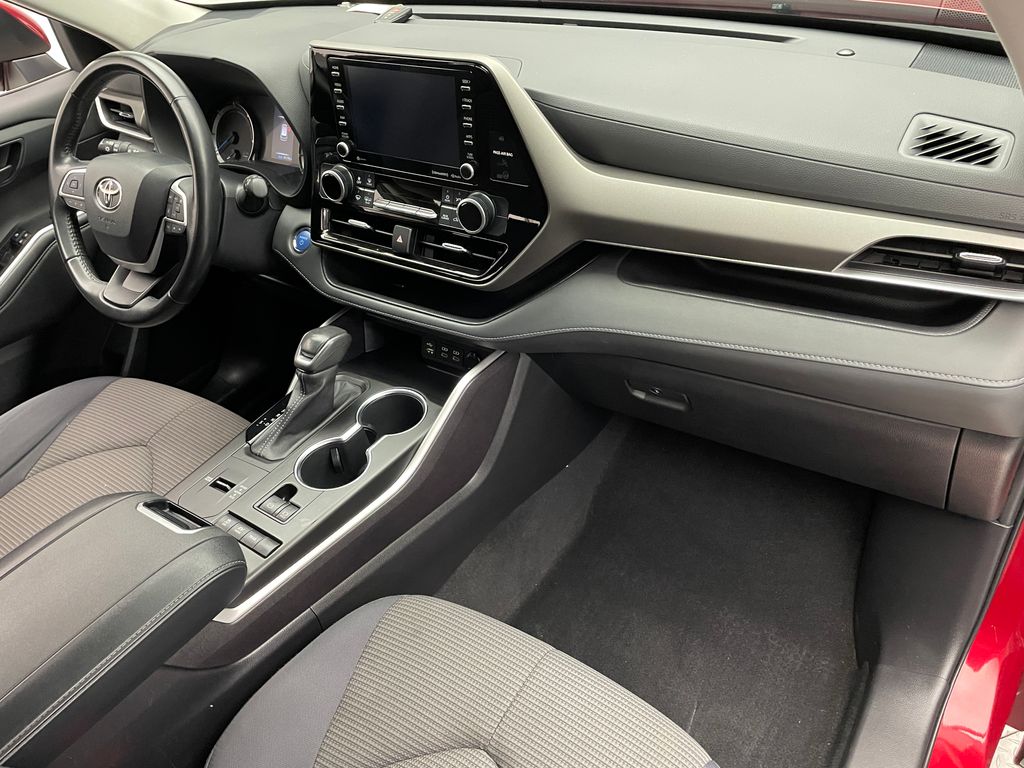 Thumbnail: 2022 Toyota Highlander - 16