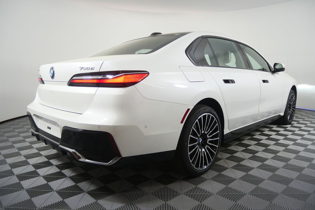 Thumbnail: 2026 BMW 7 Series - 3