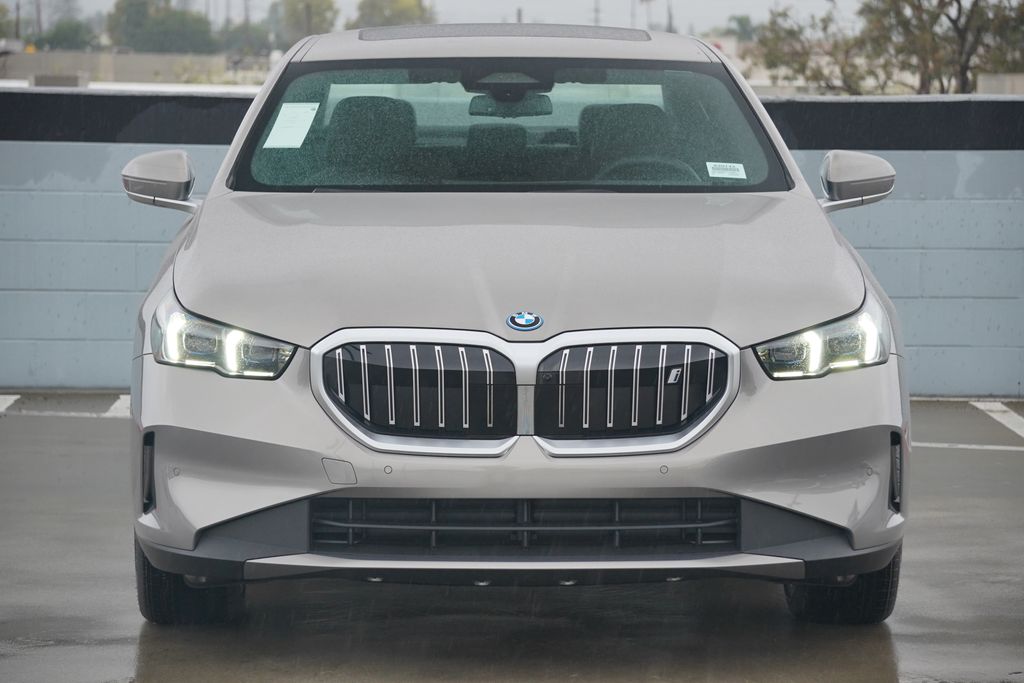 Thumbnail: 2026 BMW i5 - 2