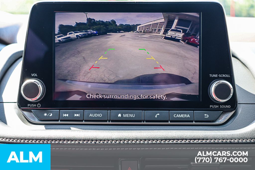 Used 2022 White Nissan SV image 36