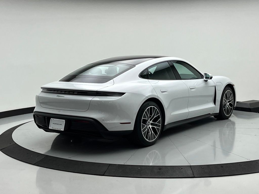 Thumbnail: 2022 Porsche Taycan - 7