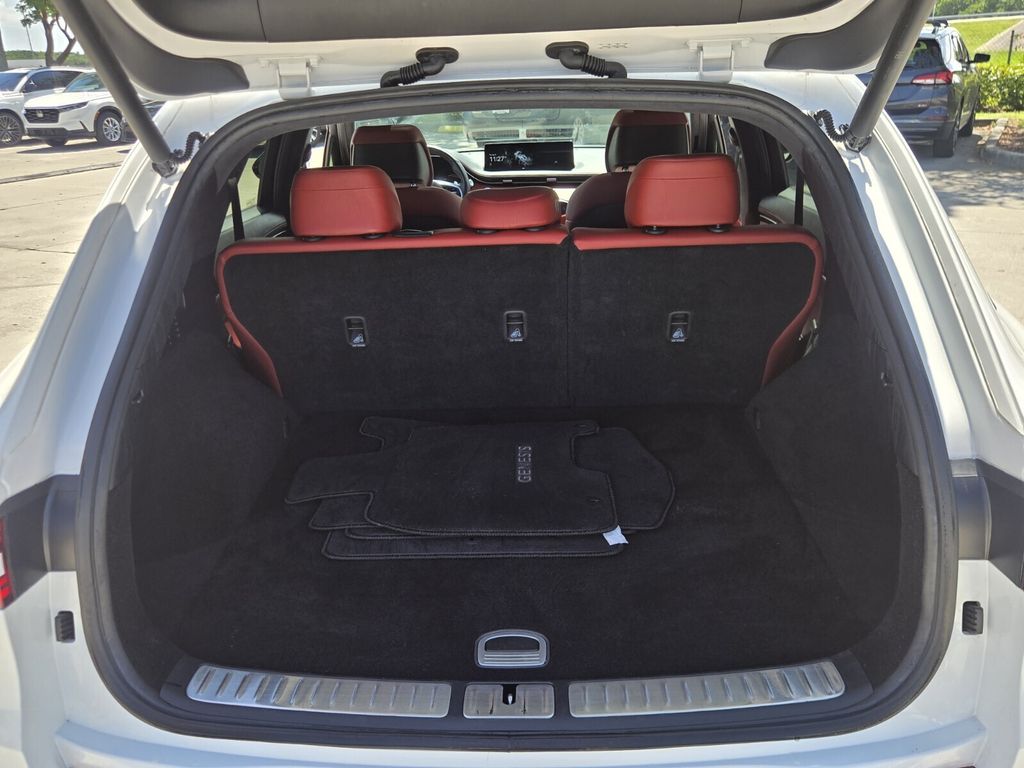 2022 Genesis Gv70 - $35,698