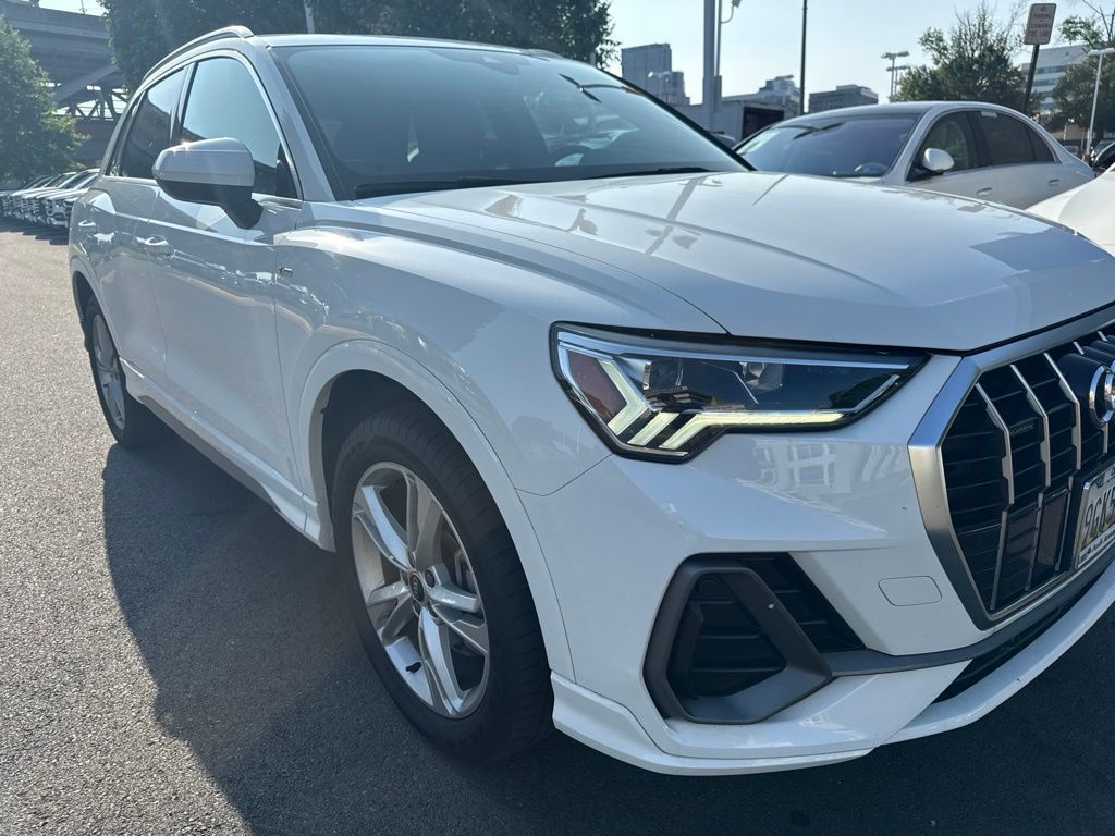 Thumbnail: 2022 Audi Q3 - 2
