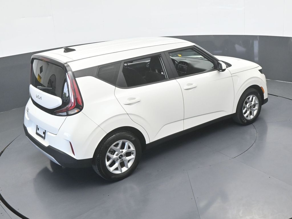 Used 2024 Snow White Pearl Kia LX image 47