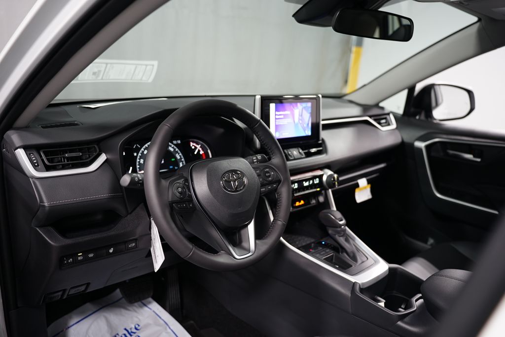 Thumbnail: 2025 Toyota RAV4 - 11