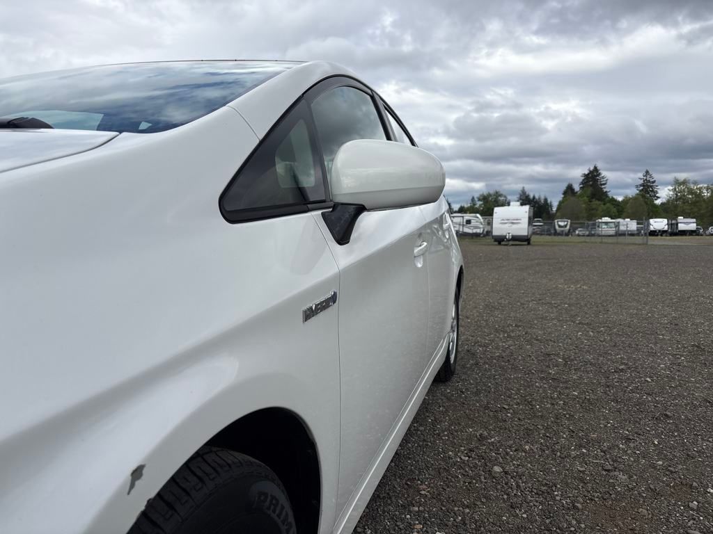 2010 Super White Toyota Prius II FWD Hatchback