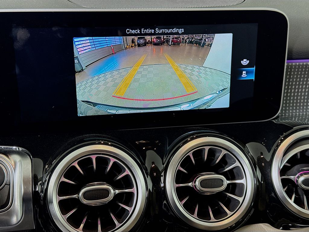 Thumbnail: 2020 Mercedes-Benz GLB - 13