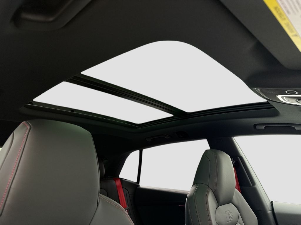 Thumbnail: 2026 Audi Q8 - 18