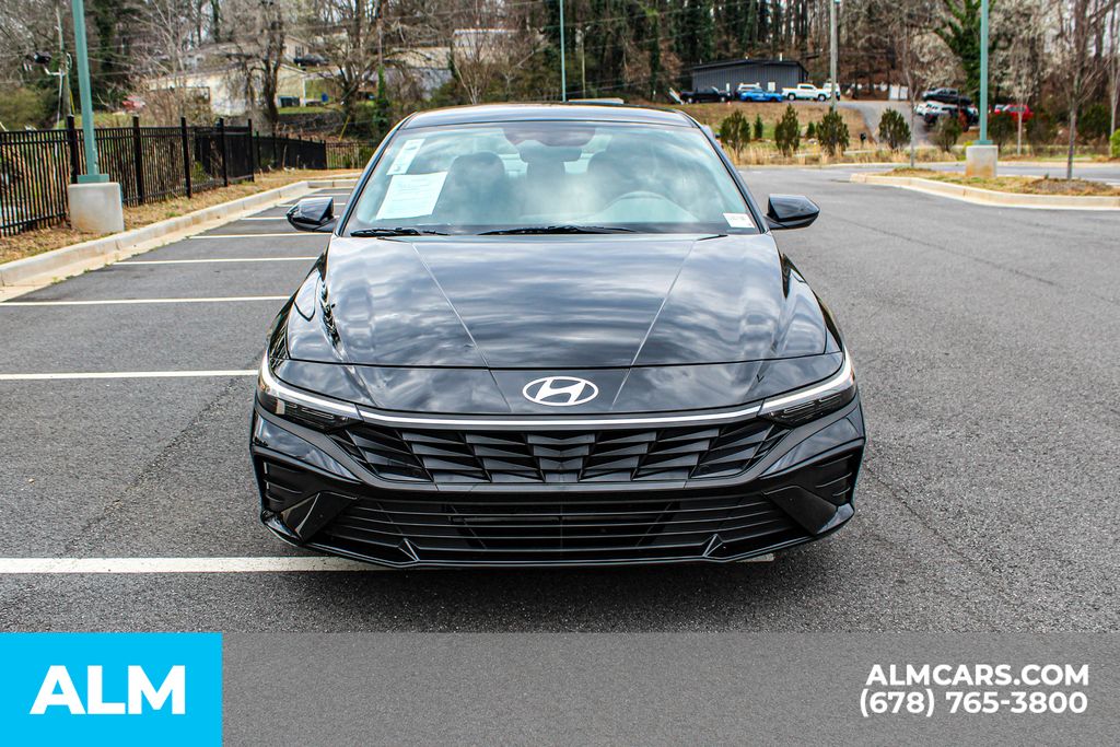 Used 2025 Black Hyundai SEL Sport image 10