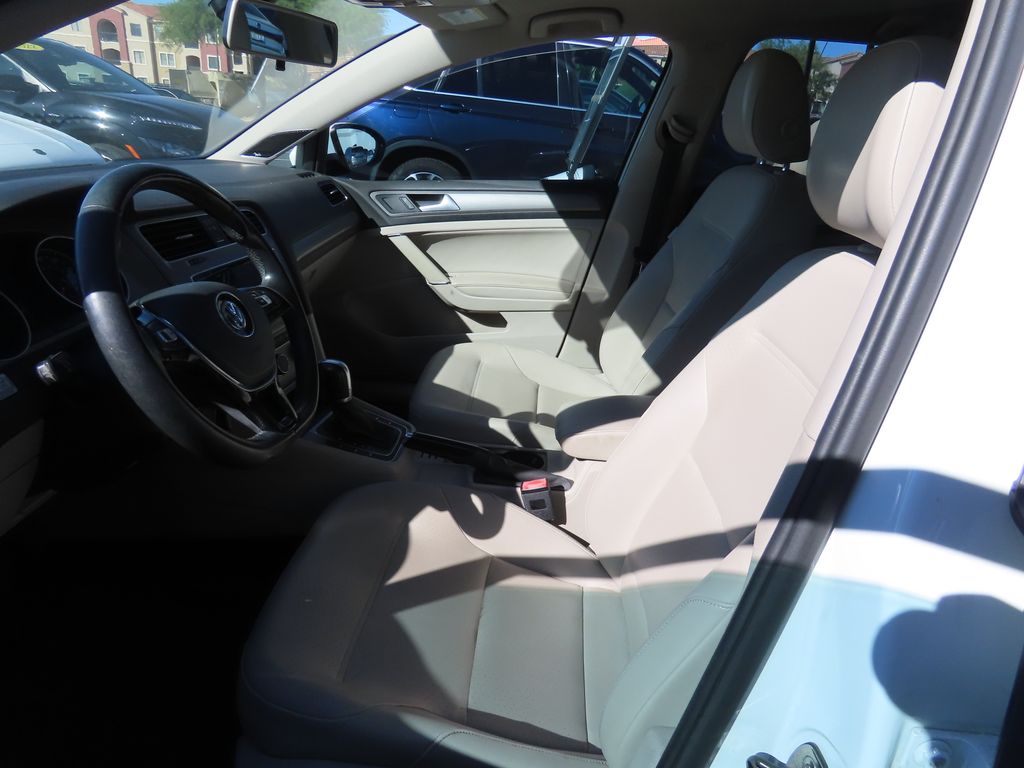 Thumbnail: 2015 Volkswagen Golf - 10