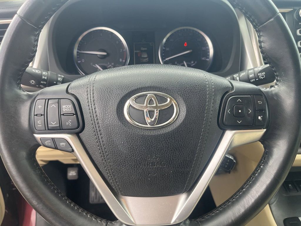 2015 Toyota Highlander XLE V6 33