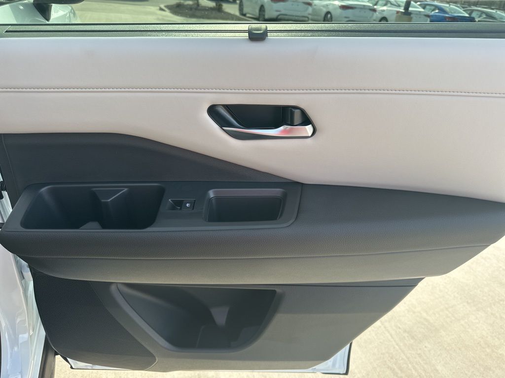 2025 Everest White Pearl Tricoat Nissan Pathfinder SL FWD SUV