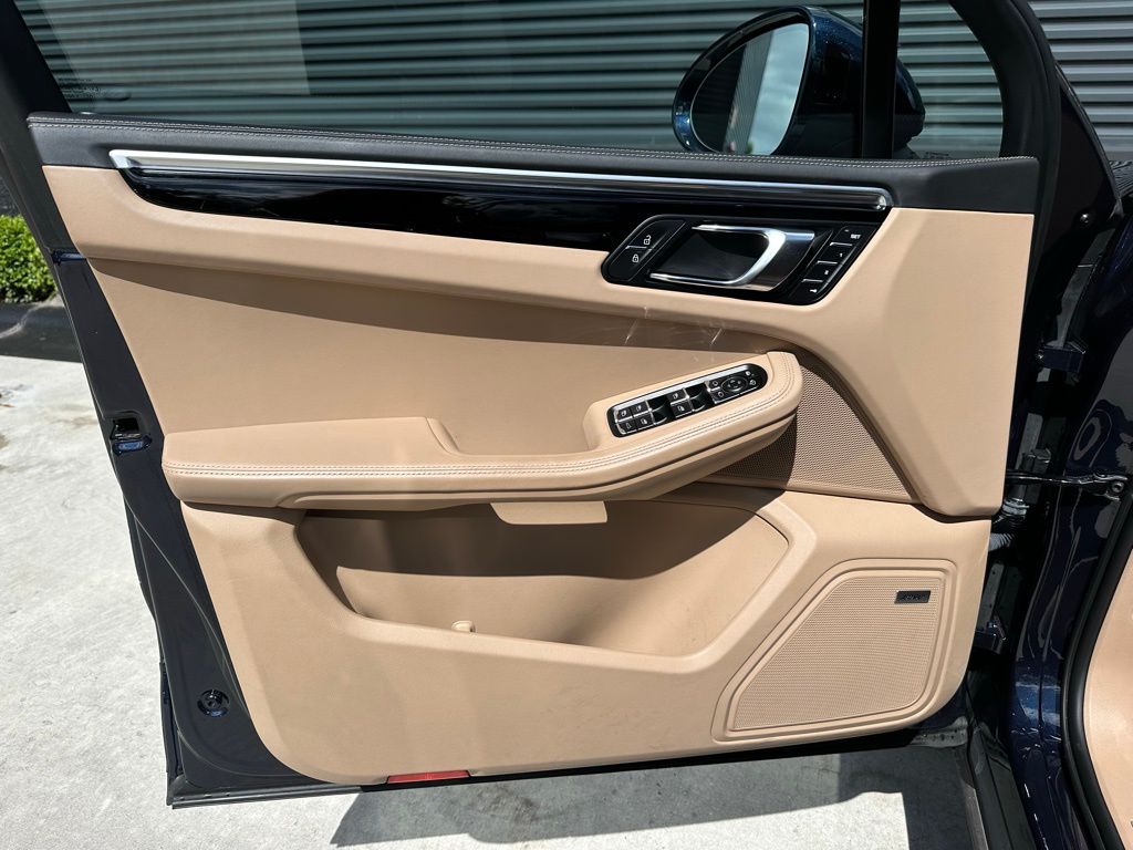 Thumbnail: 2021 Porsche Macan - 18