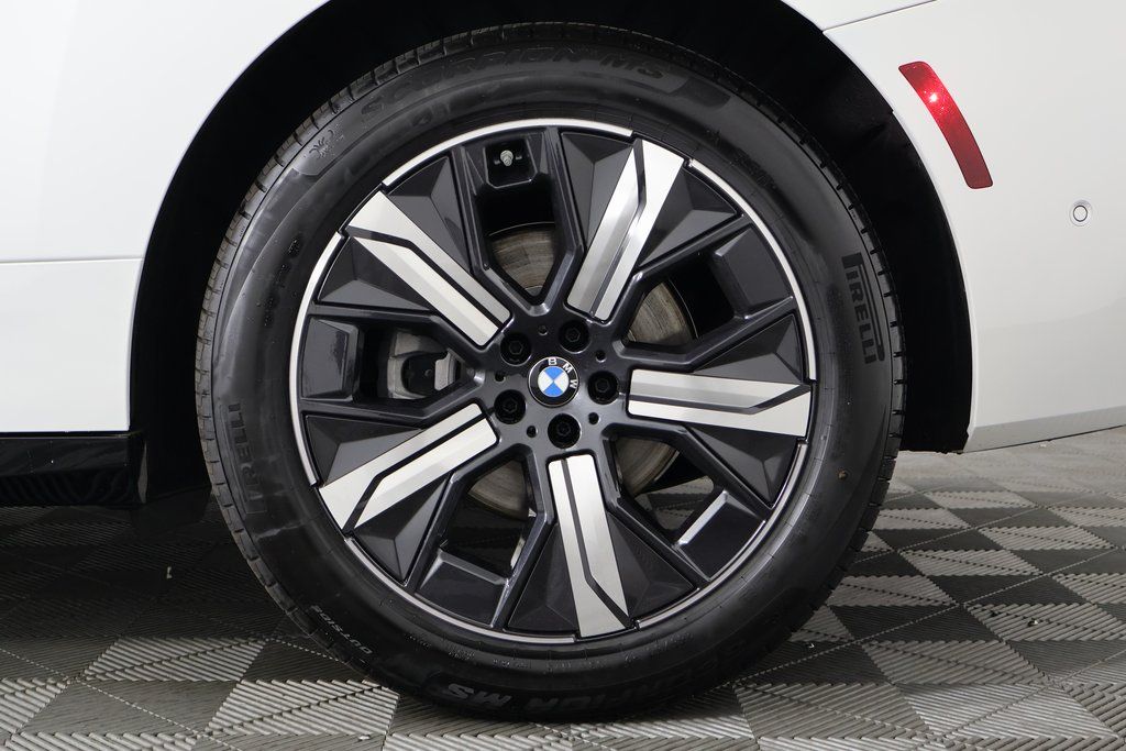 Thumbnail: 2026 BMW iX - 9