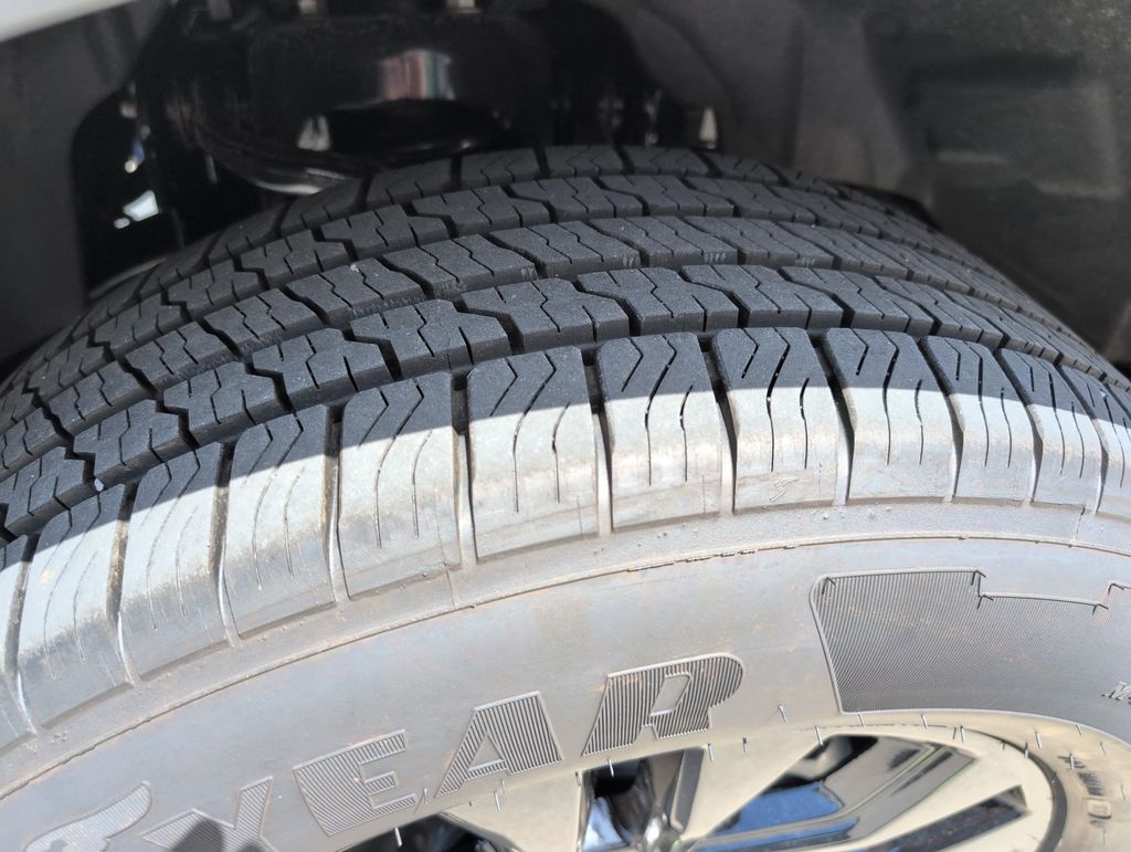 New 2026 Gray Ford XLT image 18